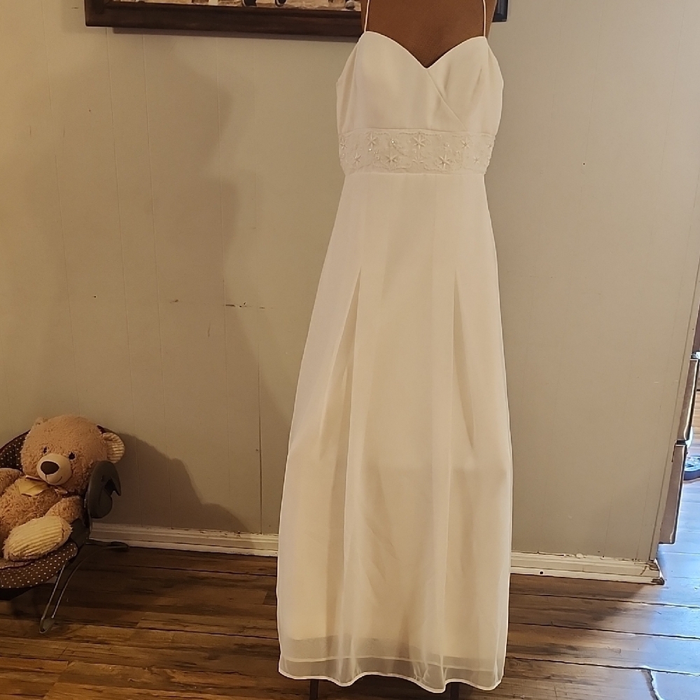 Alfred Angelo E legant White Spaghetti Strap Dress